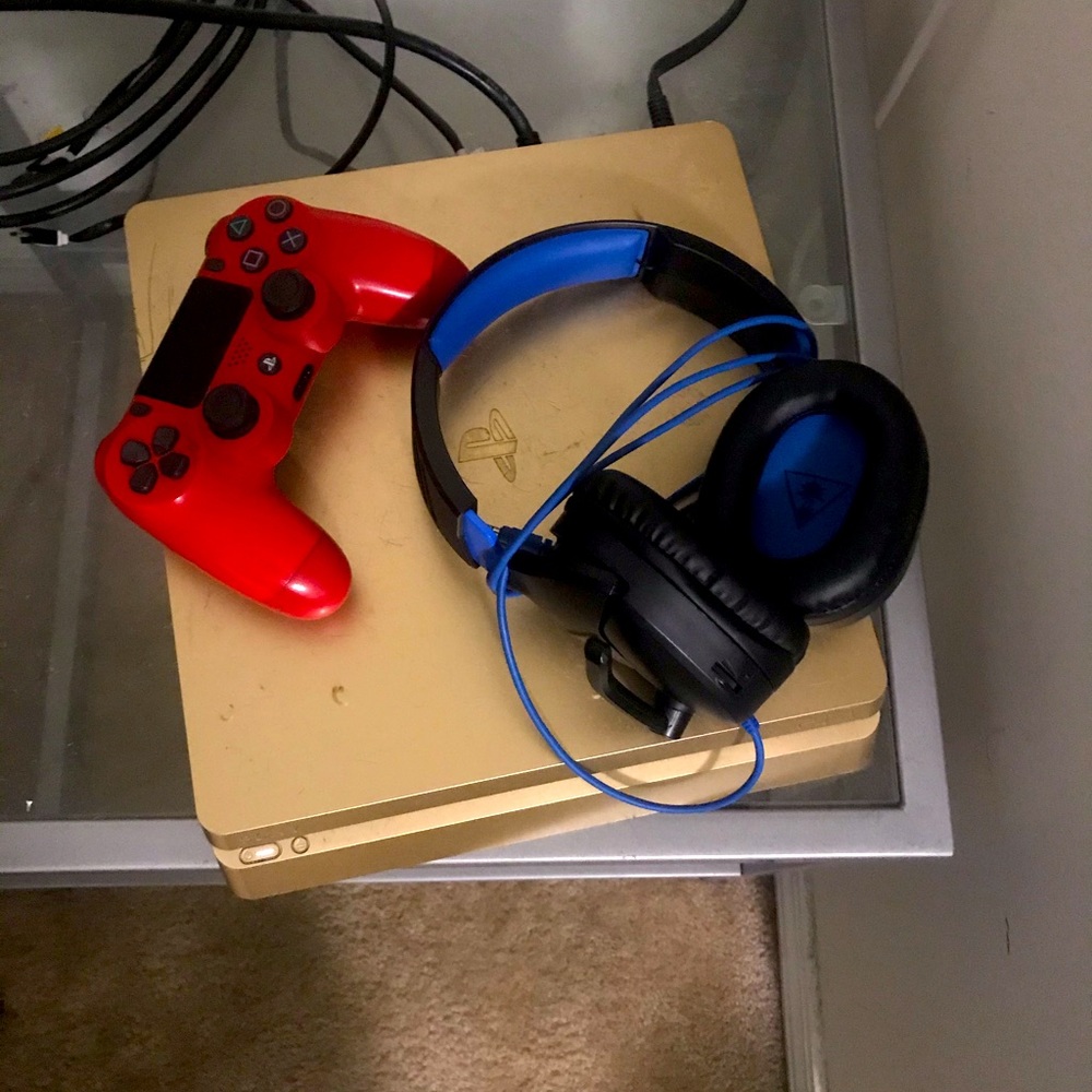 Ps4 Gold Limited Edition, With Controller/Headset